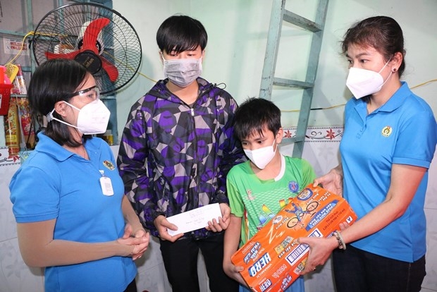 Những đứa trẻ không cười khi nhận quà Những đứa trẻ không cười khi nhận quà