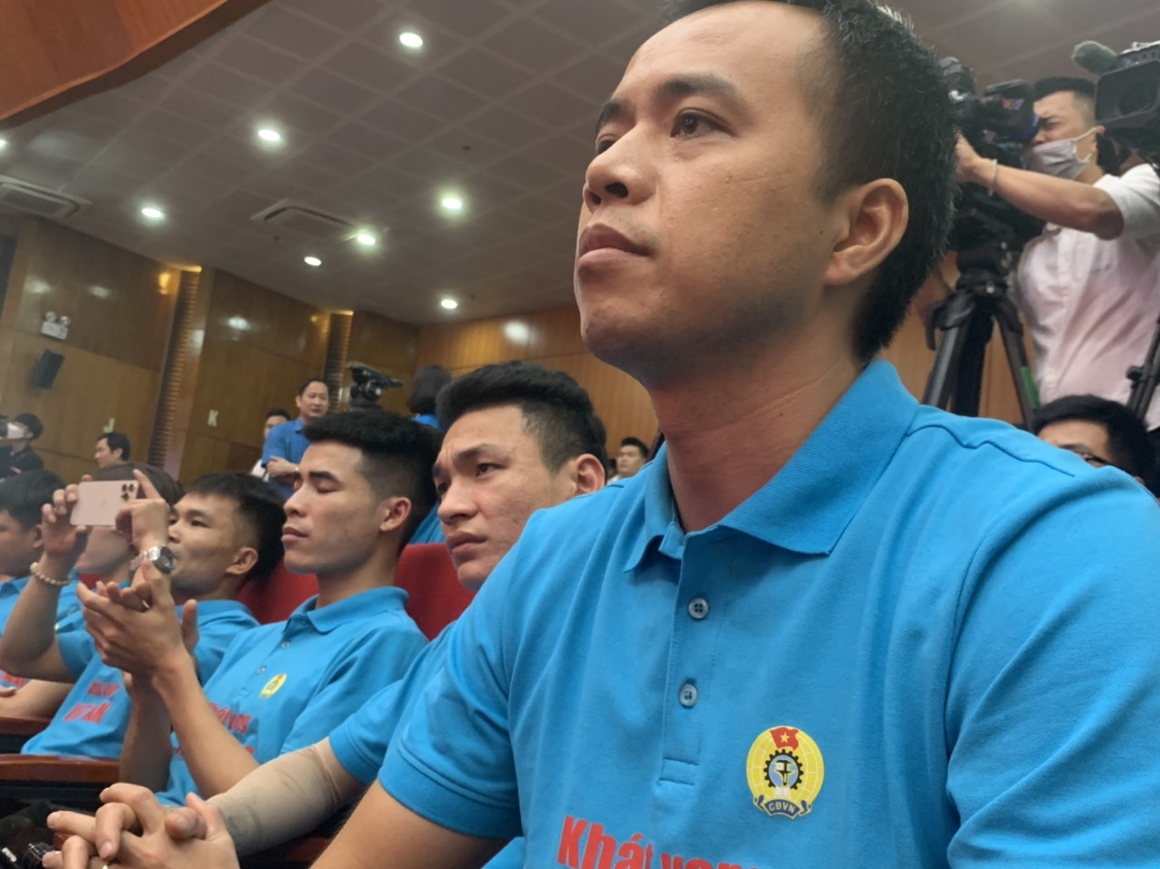 "Cháu mong Chính phủ có chính sách hỗ trợ công nhân nỗ lực nâng cao tay nghề" "Cháu mong Chính phủ có chính sách hỗ trợ công nhân nỗ lực nâng cao tay nghề"