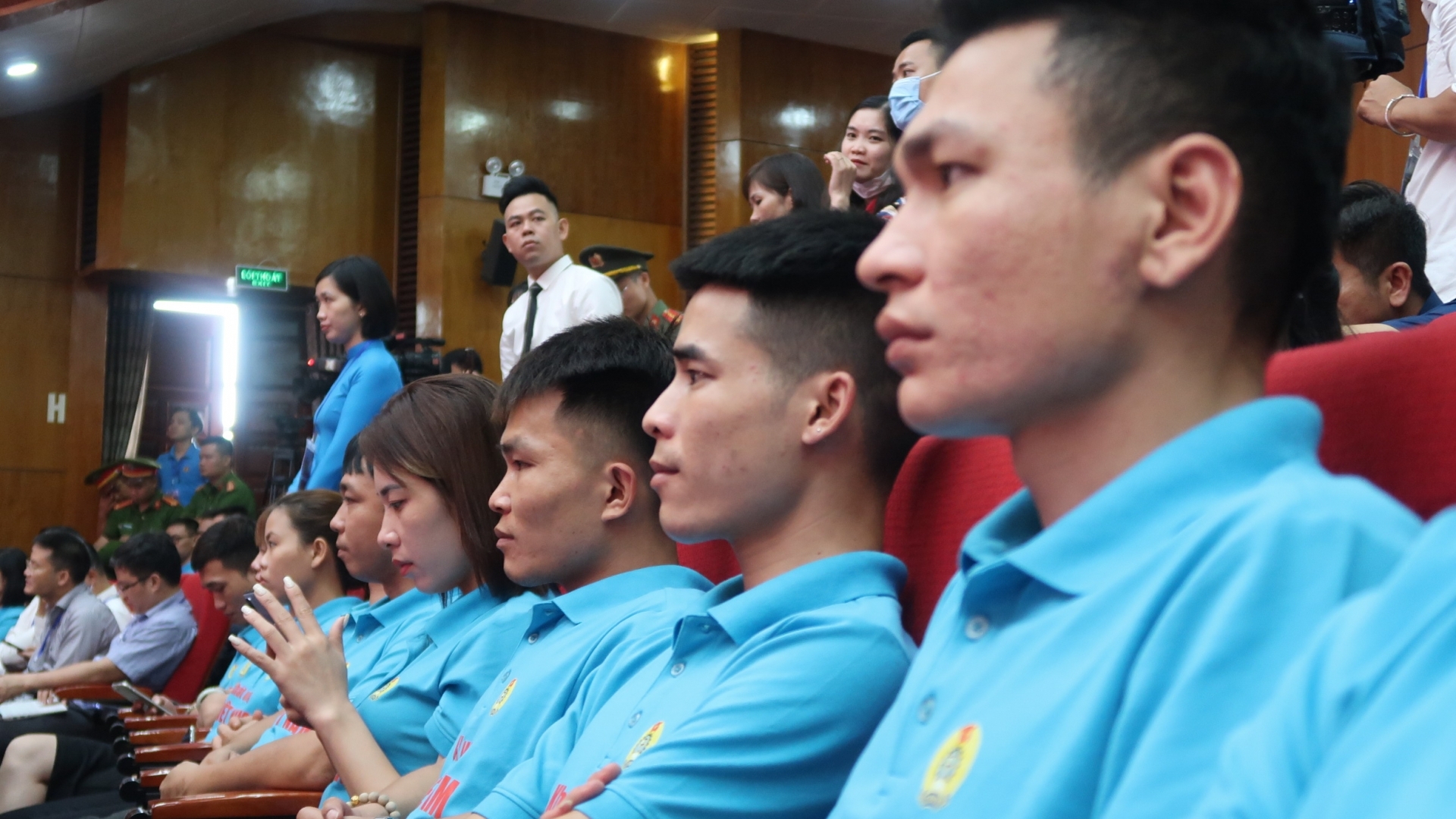 Công nhân khổ sở vì tín dụng đen