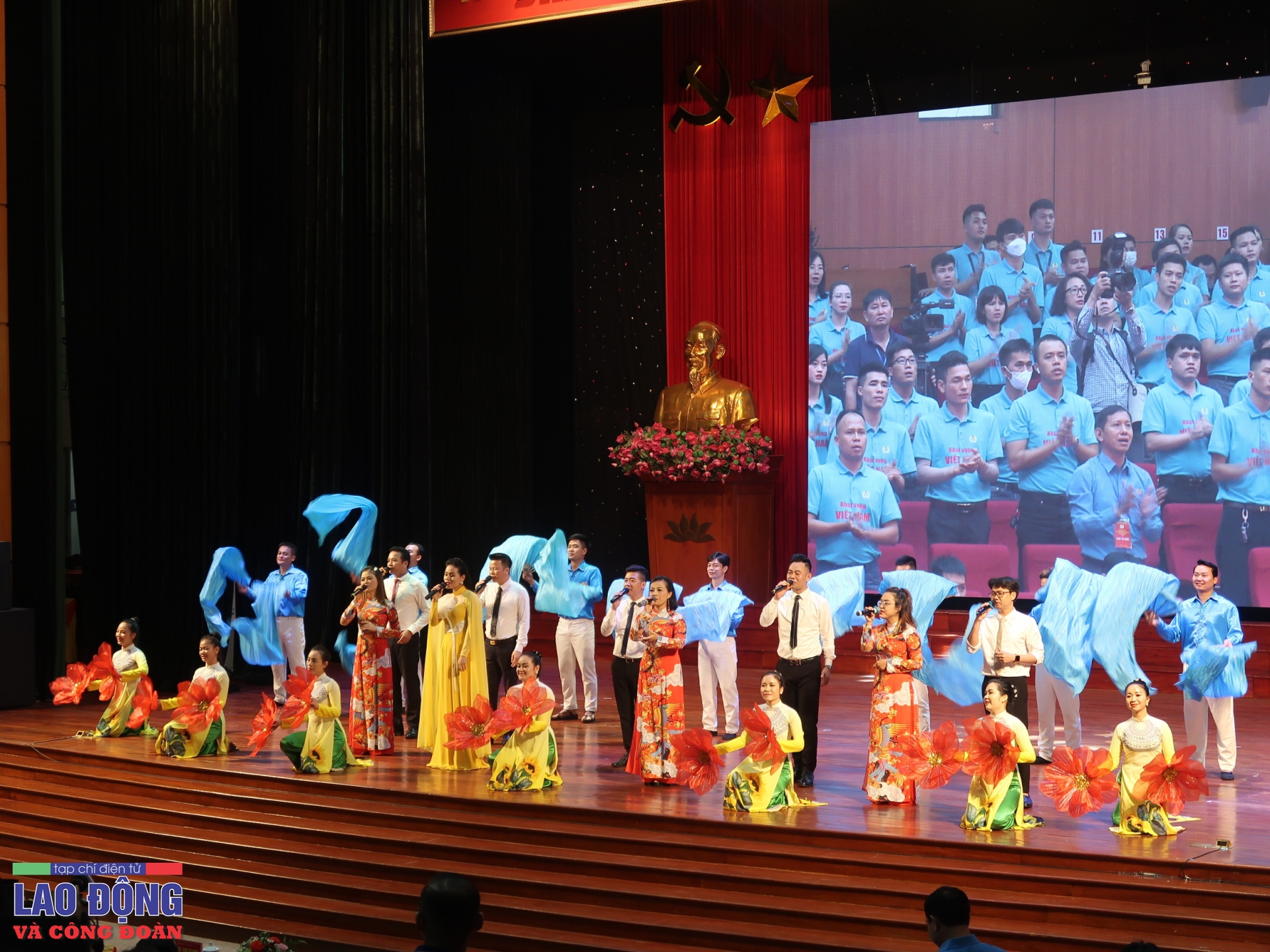 Toàn cảnh buổi đối thoại giữa Thủ tướng và công nhân 2022 Toàn cảnh buổi đối thoại giữa Thủ tướng và công nhân lao động