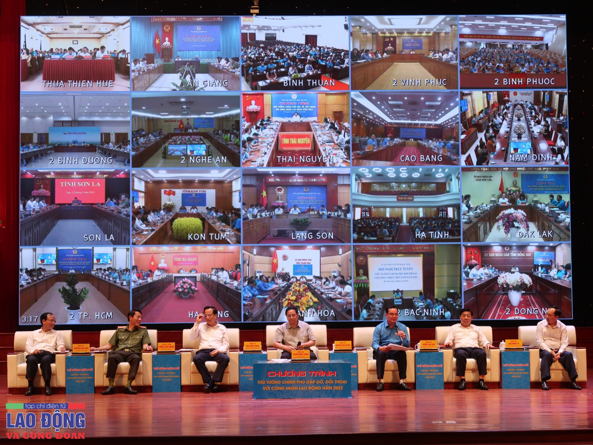Toàn cảnh buổi đối thoại giữa Thủ tướng và công nhân 2022 Toàn cảnh buổi đối thoại giữa Thủ tướng và công nhân lao động