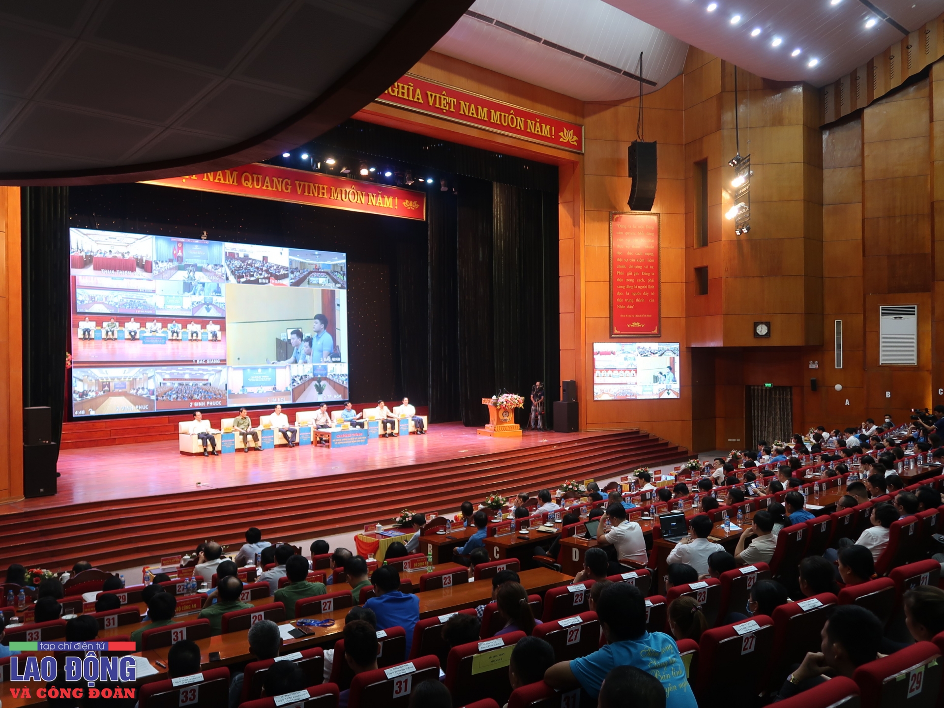 Toàn cảnh buổi đối thoại giữa Thủ tướng và công nhân 2022 Toàn cảnh buổi đối thoại giữa Thủ tướng và công nhân lao động