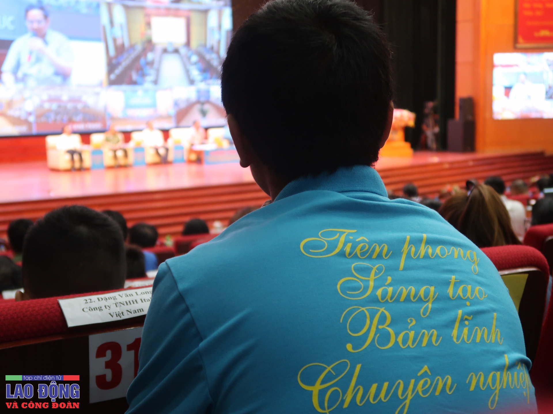 Toàn cảnh buổi đối thoại giữa Thủ tướng và công nhân 2022 Toàn cảnh buổi đối thoại giữa Thủ tướng và công nhân lao động