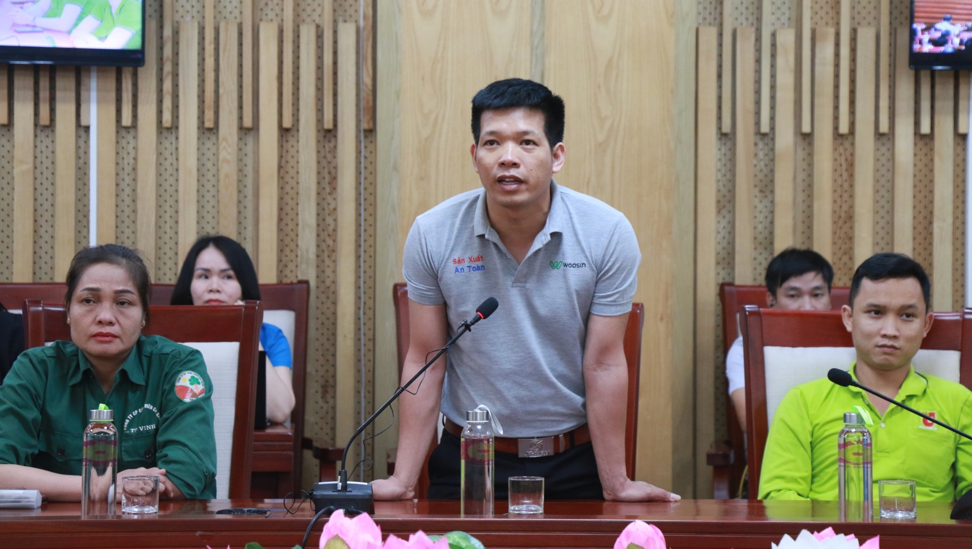 Công nhân lao động Nghệ An gửi 9 kiến nghị đến Thủ tướng Chính phủ Công nhân lao động Nghệ An gửi 9 kiến nghị đến Thủ tướng Chính phủ