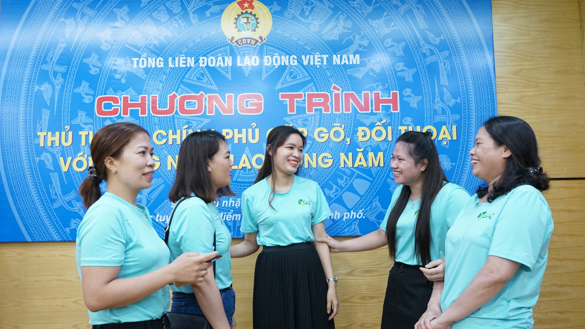 Công nhân lao động Nghệ An gửi 9 kiến nghị đến Thủ tướng Chính phủ Công nhân lao động Nghệ An gửi 9 kiến nghị đến Thủ tướng Chính phủ