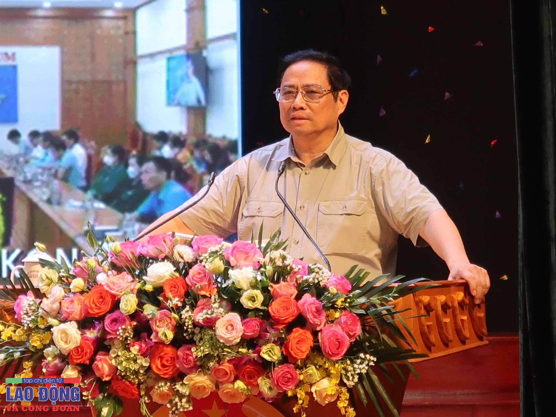 Thủ tướng: “Các ý kiến của công nhân rất đúng, rất trúng, và rất cần giải quyết”