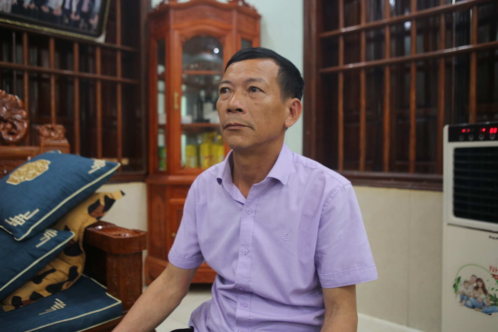 Cả tháng nay, cháu chỉ ăn 1 bữa/ngày còn mẹ phải ăn Mèn mén Cả tháng nay, cháu chỉ ăn 1 bữa/ngày còn mẹ phải ăn Mèn mén