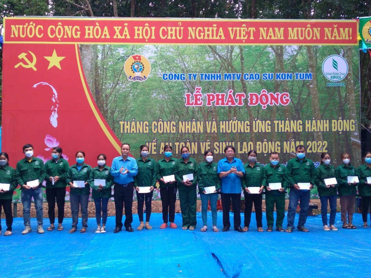 Kon Tum: Khép lại Tháng Công nhân “hướng về đoàn viên, NLĐ” Kon Tum: Khép lại Tháng Công nhân “hướng về đoàn viên, NLĐ”