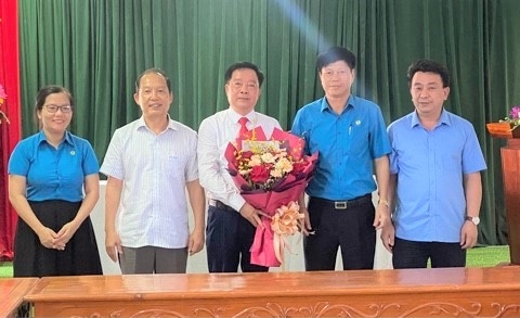 Bổ nhiệm Giám đốc Công ty TNHH MTV Khách sạn Du lịch Công đoàn Thiên Cầm Bổ nhiệm Giám đốc Công ty TNHH MTV Khách sạn Du lịch Công đoàn Thiên Cầm