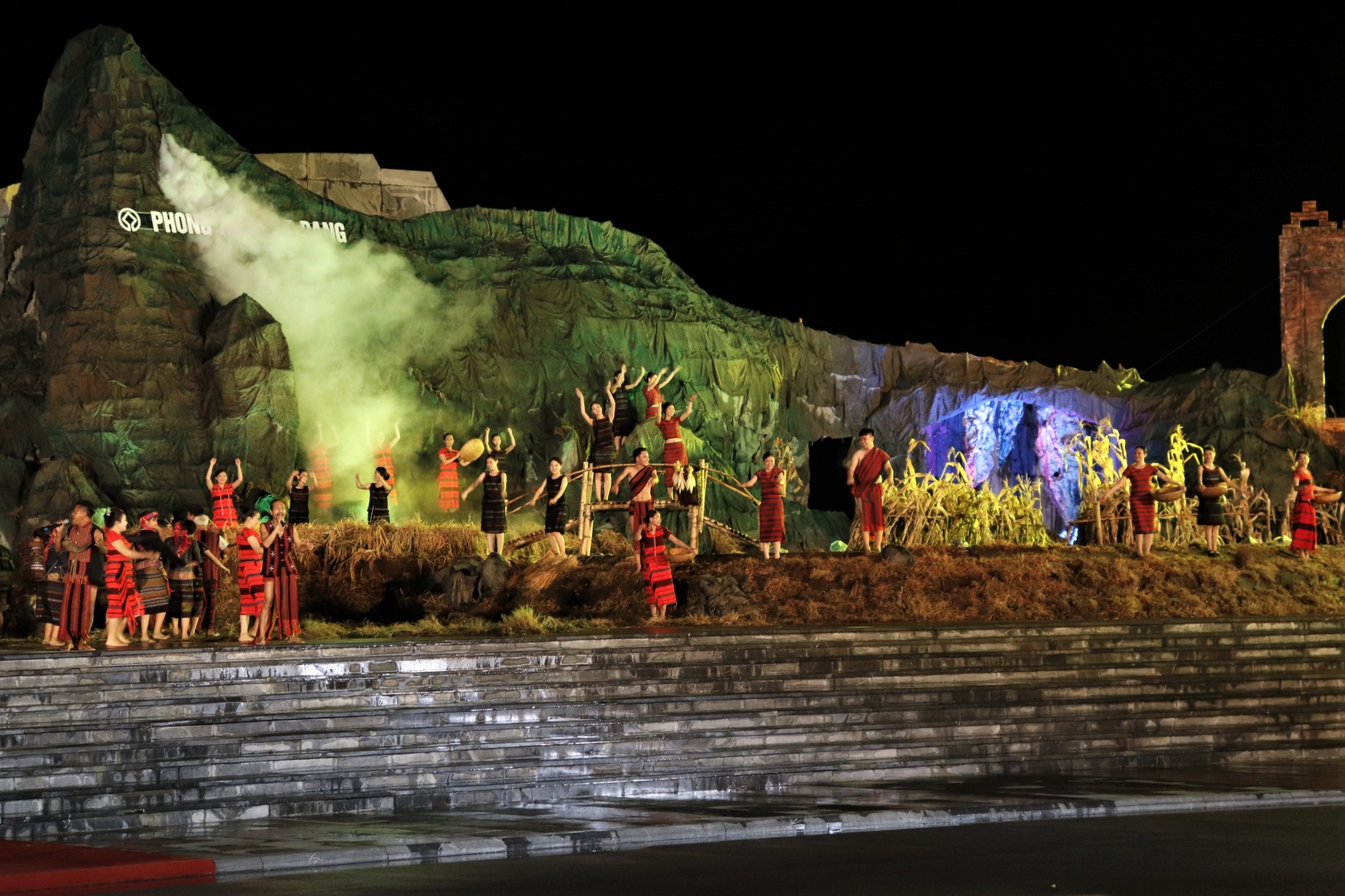 Lễ báo công và kỷ niệm 65 năm ngày Bác Hồ về thăm Quảng Bình Quảng Bình tổ chức Lễ báo công và kỷ niệm 65 năm ngày Bác Hồ về thăm