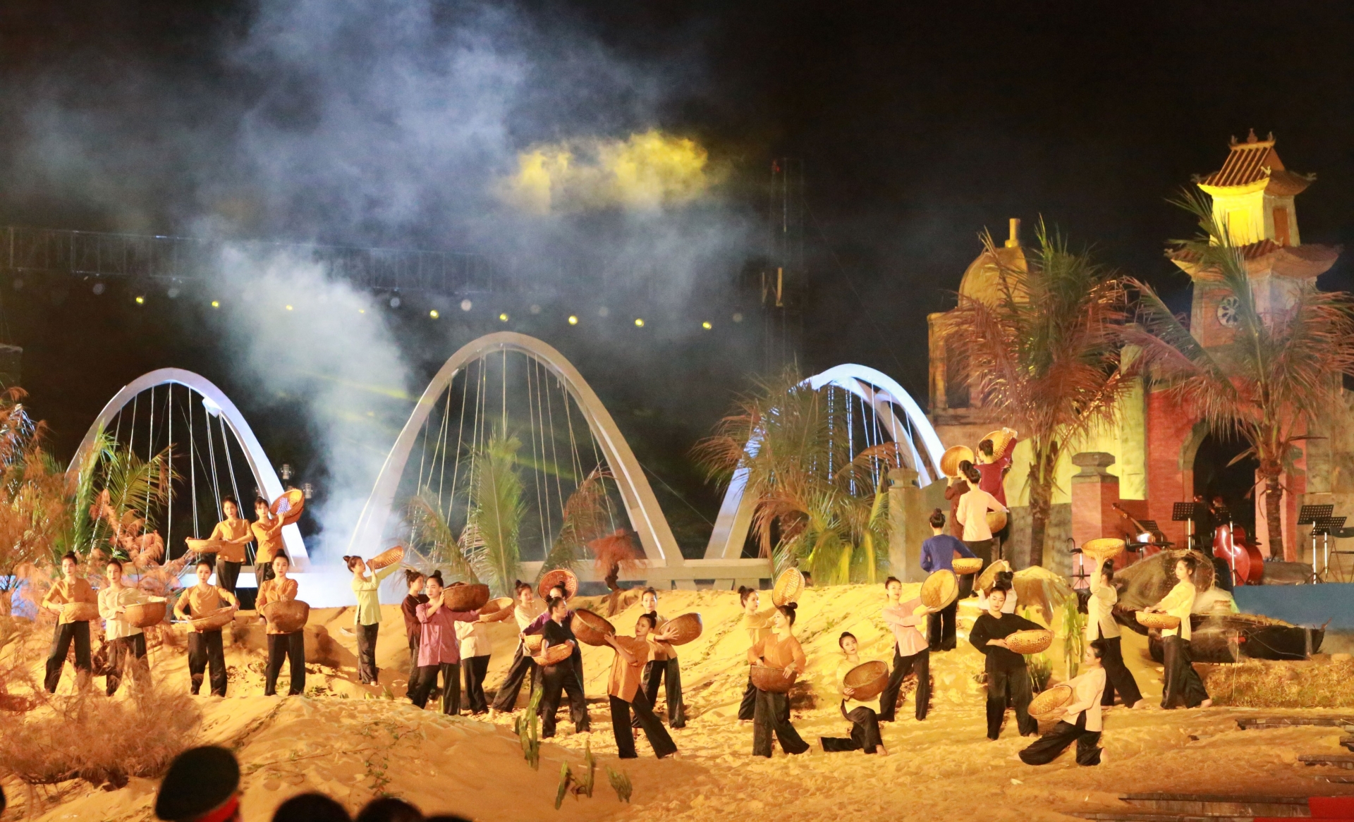 Lễ báo công và kỷ niệm 65 năm ngày Bác Hồ về thăm Quảng Bình Quảng Bình tổ chức Lễ báo công và kỷ niệm 65 năm ngày Bác Hồ về thăm