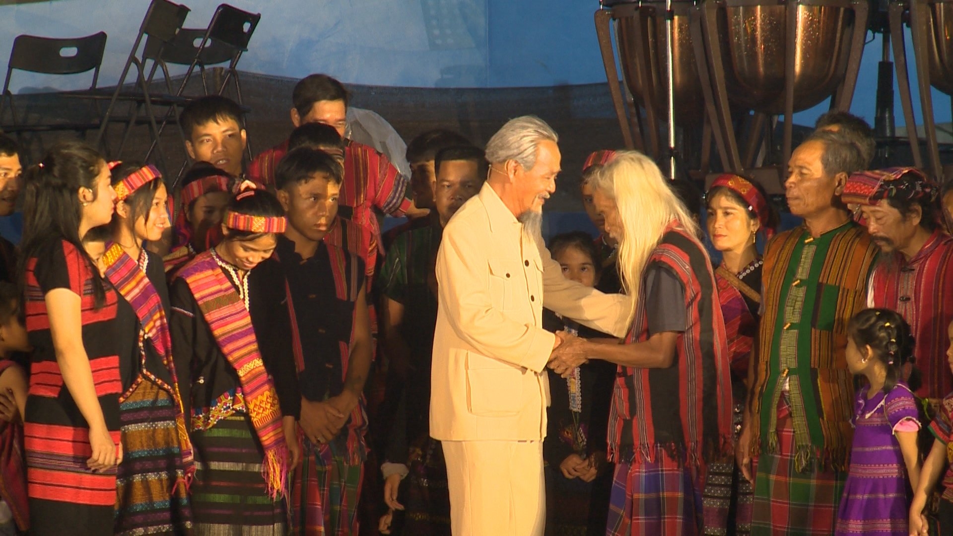 Quảng Bình tổ chức Lễ báo công và kỷ niệm 65 năm ngày Bác Hồ về thăm Quảng Bình tổ chức Lễ báo công và kỷ niệm 65 năm ngày Bác Hồ về thăm