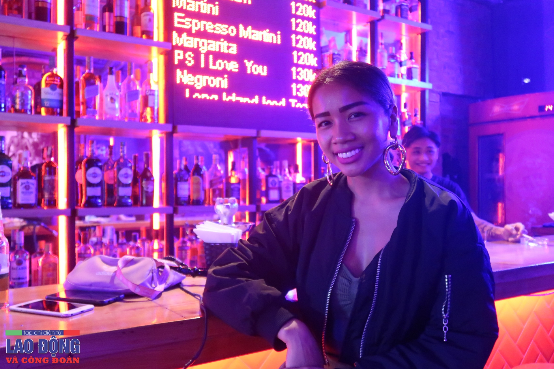 Phố cổ Hà Nội đêm "bình thường cũ"