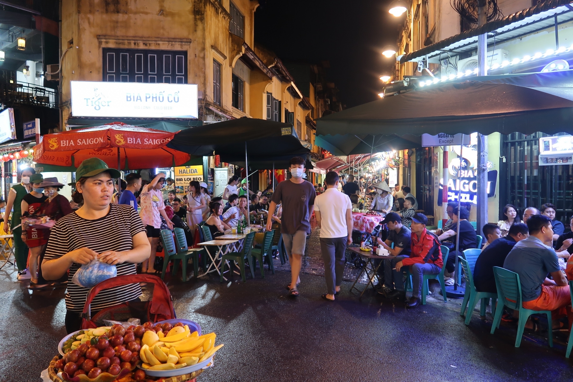 Phố cổ Hà Nội đêm "bình thường cũ" Phố cổ Hà Nội đêm "bình thường cũ"