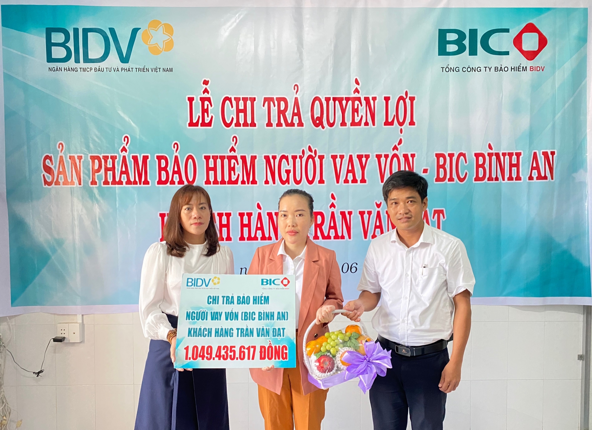 BIC trao hơn 1 tỷ đồng quyền lợi bảo hiểm cho khách hàng vay vốn tại Bến Tre BIC trao hơn 1 tỷ đồng quyền lợi bảo hiểm cho khách hàng vay vốn tại Bến Tre