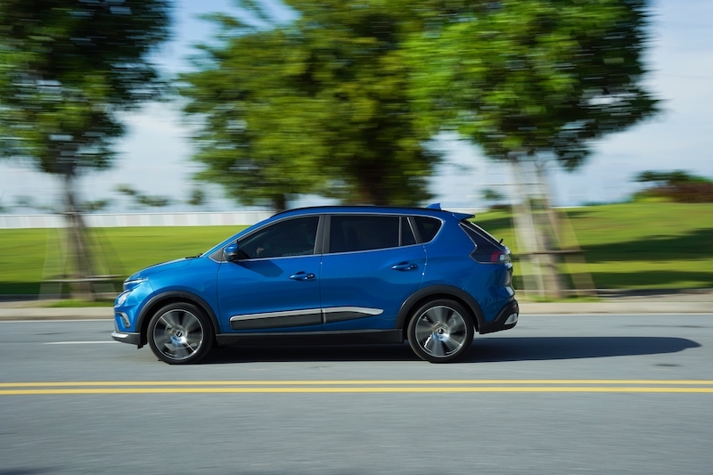 Ngược giá xăng dầu, VinFast cố định giá thuê pin ô tô điện