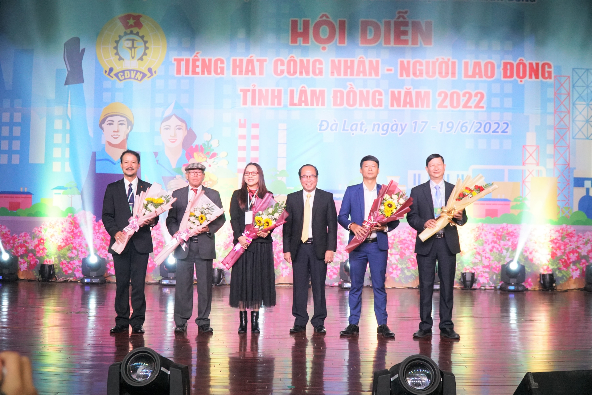 Lâm Đồng náo nức khai mạc Hội diễn Tiếng hát công nhân, người lao động năm 2022 Lâm Đồng náo nức khai mạc Hội diễn Tiếng hát công nhân, người lao động năm 2022