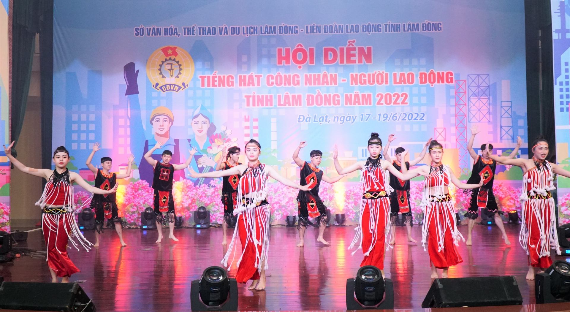 Lâm Đồng náo nức khai mạc Hội diễn Tiếng hát công nhân, người lao động năm 2022 Lâm Đồng náo nức khai mạc Hội diễn Tiếng hát công nhân, người lao động năm 2022