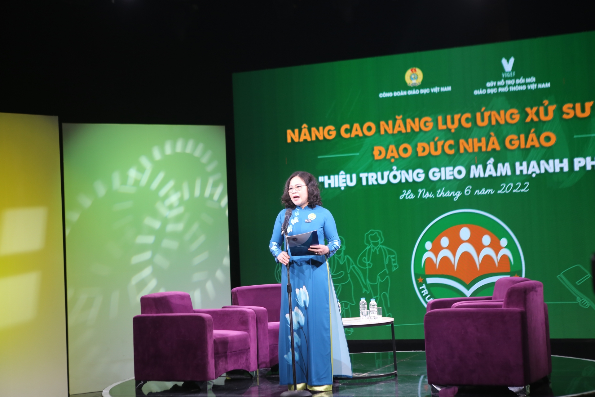 “Nâng cao năng lực ứng xử sư phạm, đạo đức nhà giáo trong tình hình mới” “Nâng cao năng lực ứng xử sư phạm, đạo đức nhà giáo trong tình hình mới”