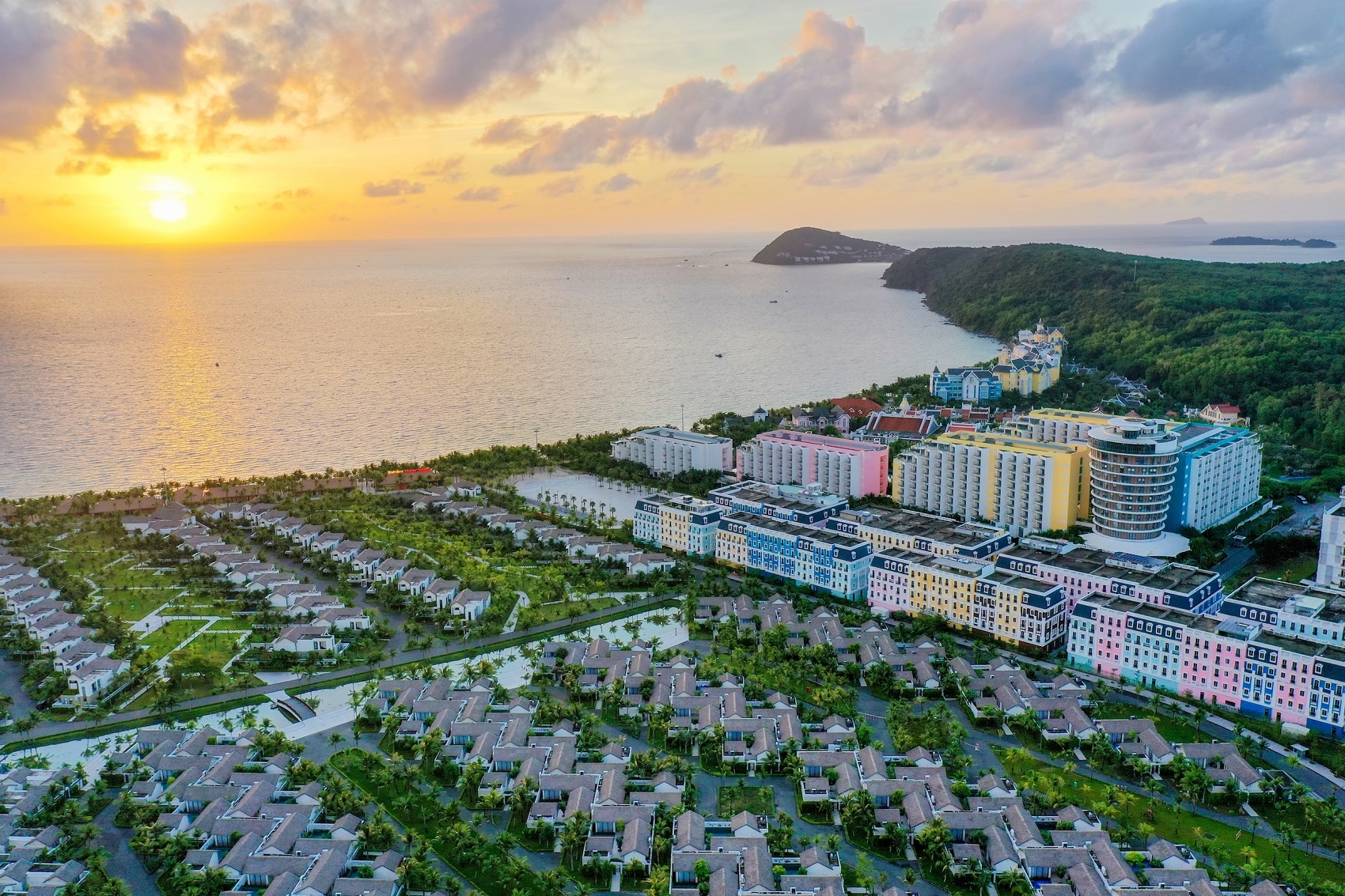 undefined Nhiều thương hiệu nổi tiếng xuất hiện, “lấp đầy” chuỗi dịch vụ tại hệ sinh thái Sun Group Phú Quốc