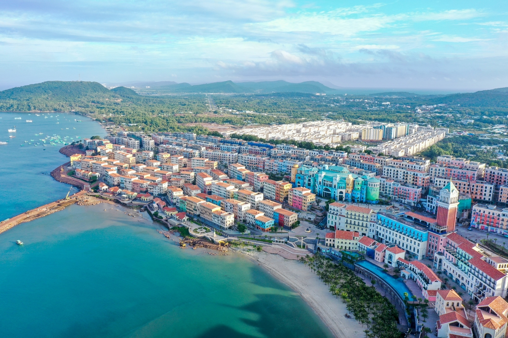 undefined Nhiều thương hiệu nổi tiếng xuất hiện, “lấp đầy” chuỗi dịch vụ tại hệ sinh thái Sun Group Phú Quốc