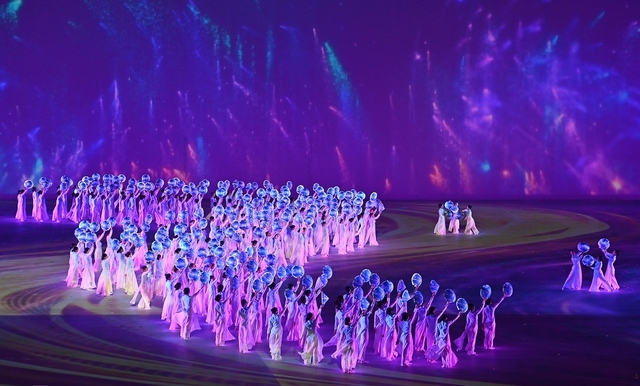 Văn học nghệ thuật phải trực tiếp góp phần xây dựng nền tảng tinh thần của xã hội