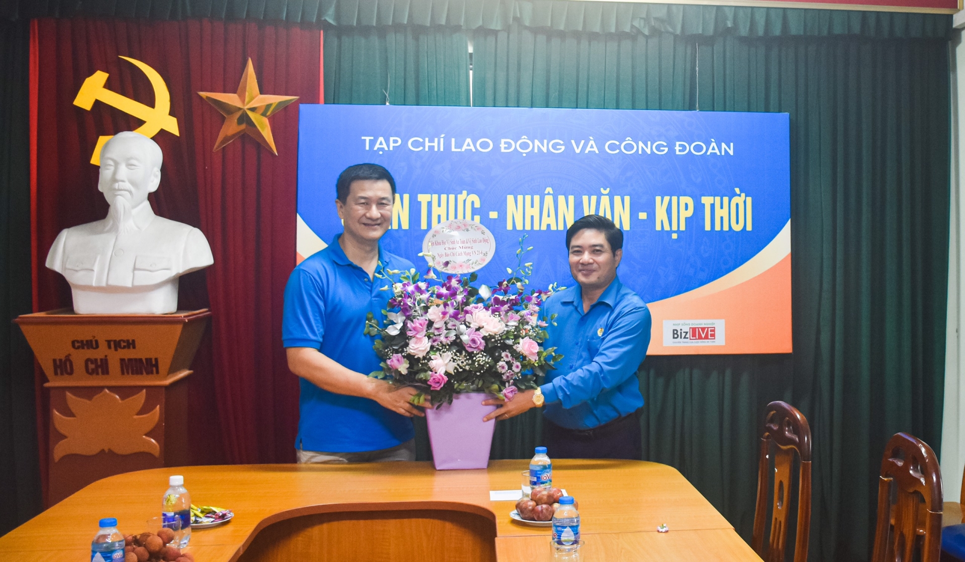 Tạp chí Lao động và Công đoàn đón nhận nhiều tình cảm, sự tin yêu nhân dịp 21/6!