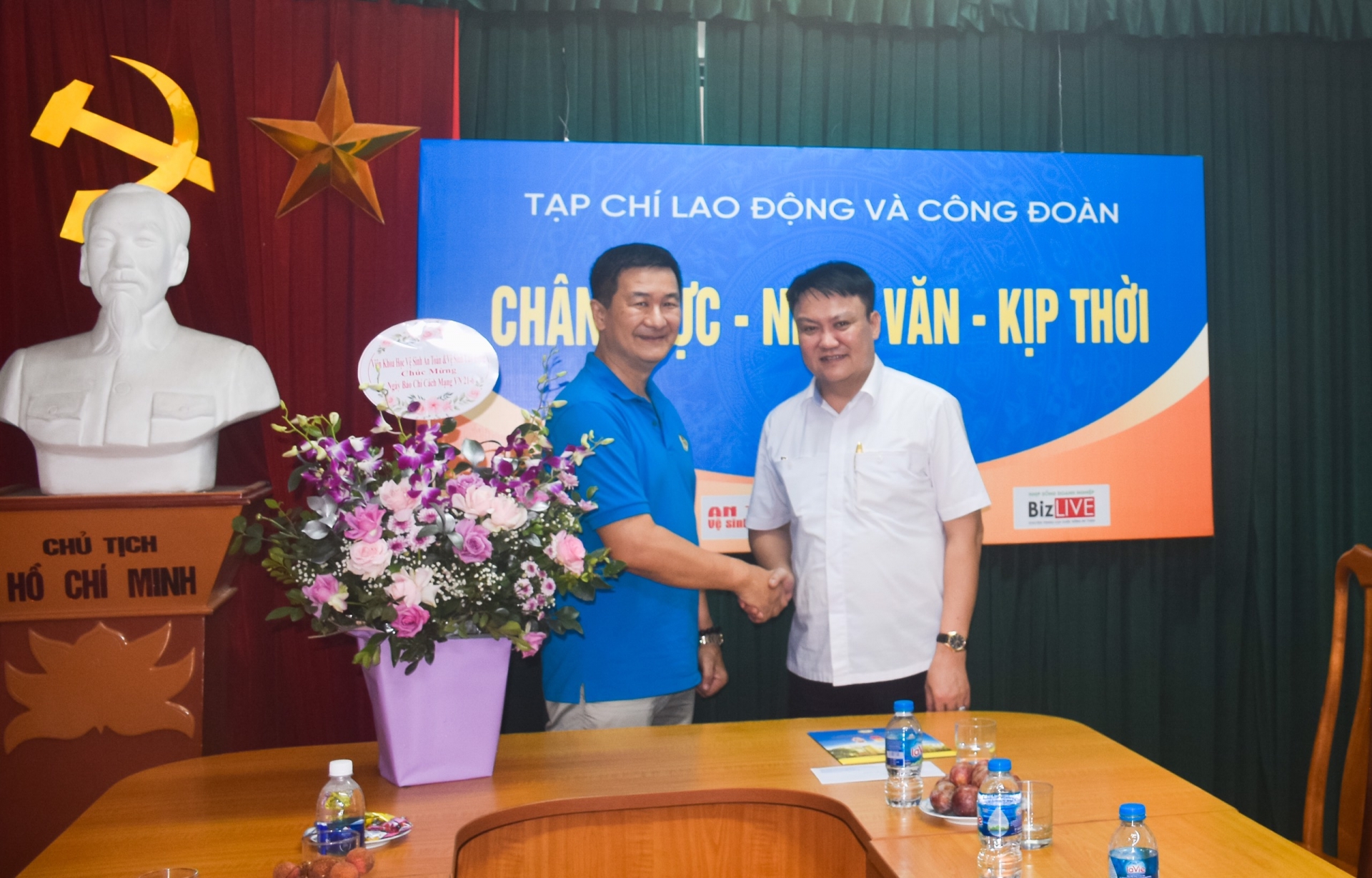 Tạp chí Lao động và Công đoàn đón nhận nhiều tình cảm, sự tin yêu nhân dịp 21/6!