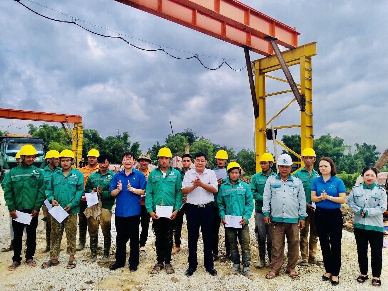 Chủ tịch LĐLĐ tỉnh Điện Biên: "Hoạt động Tháng Công nhân lan tỏa rộng trong xã hội" Chủ tịch LĐLĐ tỉnh Điện Biên: "Hoạt động Tháng Công nhân lan tỏa rộng trong xã hội"