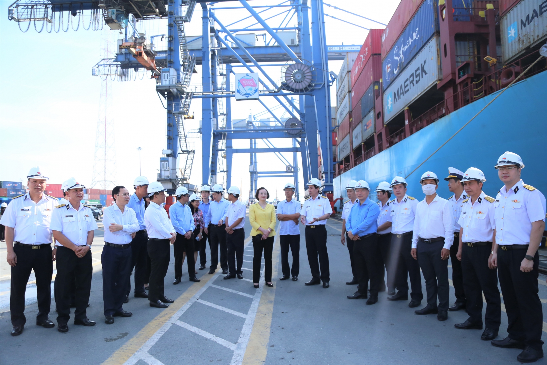 Bộ trưởng Bộ Nội vụ thăm cán bộ, người lao động Tổng công ty Tân Cảng Sài Gòn Bộ trưởng Bộ Nội vụ thăm cán bộ, người lao động Tổng công ty Tân Cảng Sài Gòn