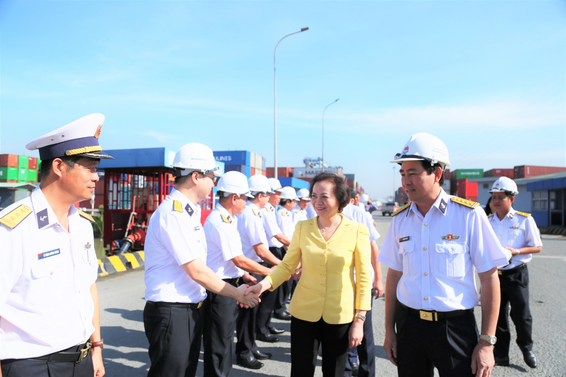 Bộ trưởng Bộ Nội vụ thăm cán bộ, người lao động Tổng công ty Tân Cảng Sài Gòn Bộ trưởng Bộ Nội vụ thăm cán bộ, người lao động Tổng công ty Tân Cảng Sài Gòn