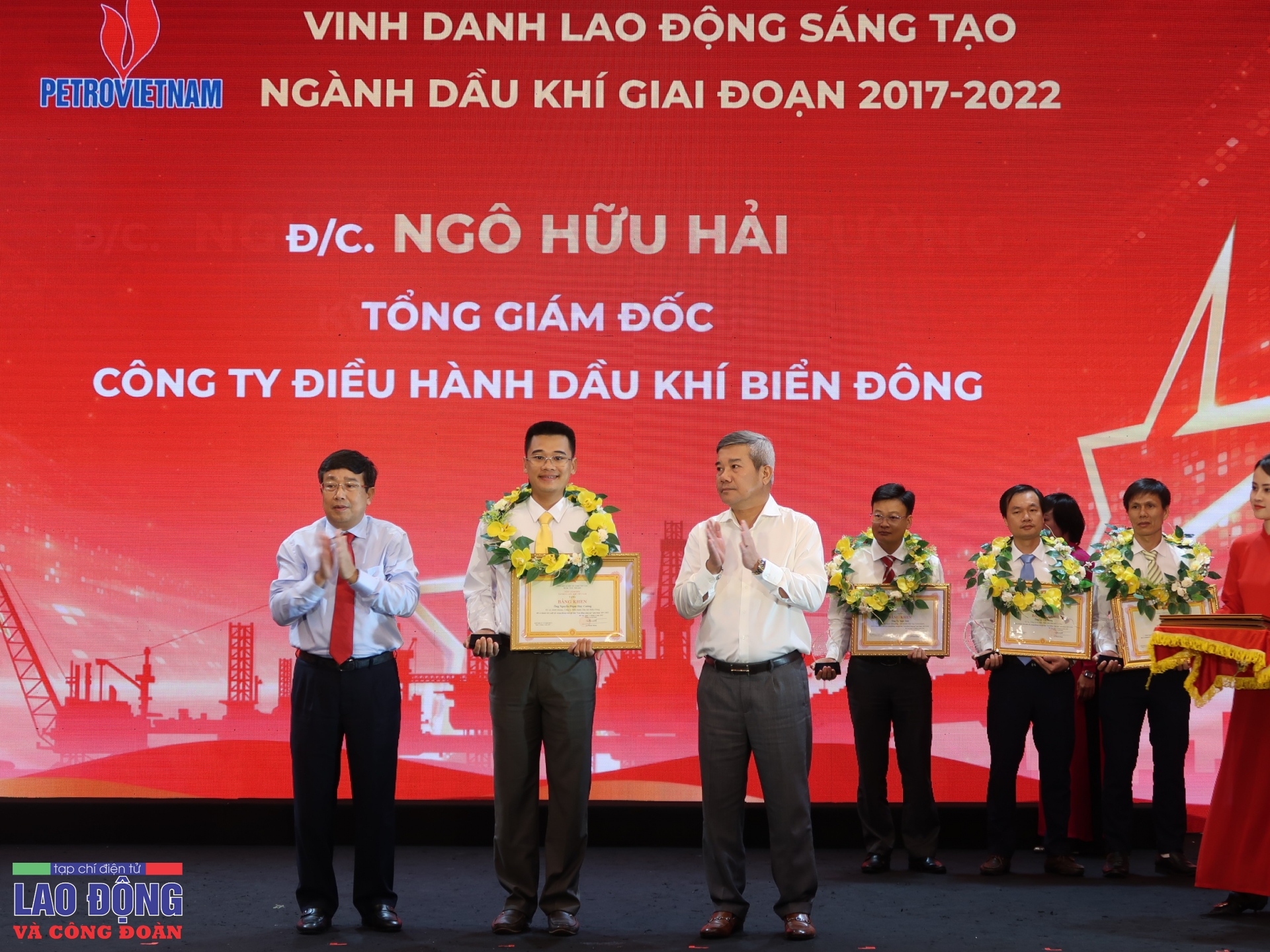 Người lao động ngành Dầu khí: Vượt khó khăn, hăng say đổi mới, sáng tạo Người lao động ngành Dầu khí: Vượt khó khăn, hăng say đổi mới, sáng tạo