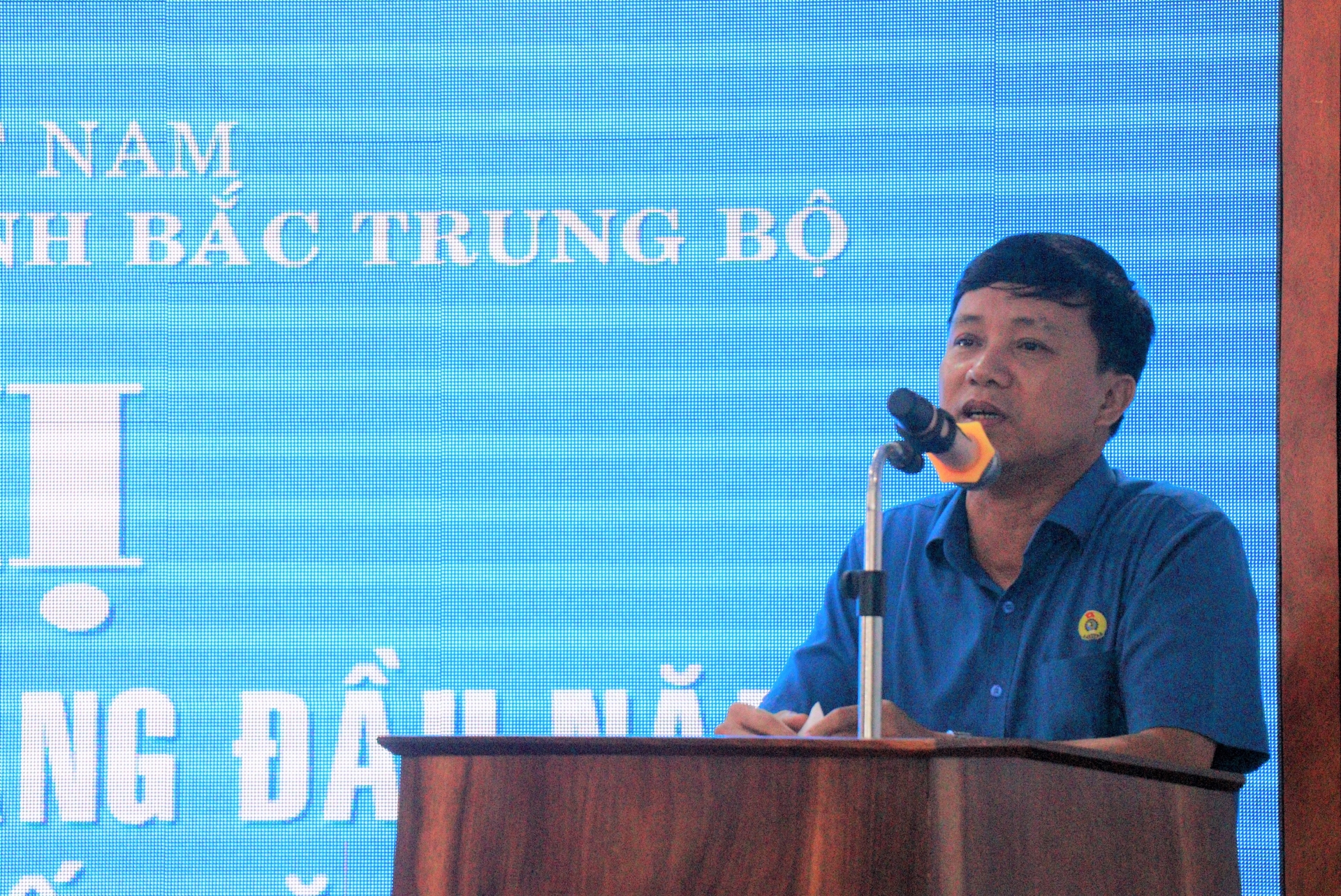 Sơ kết cụm thi đua LĐLĐ các tỉnh Bắc Trung Bộ