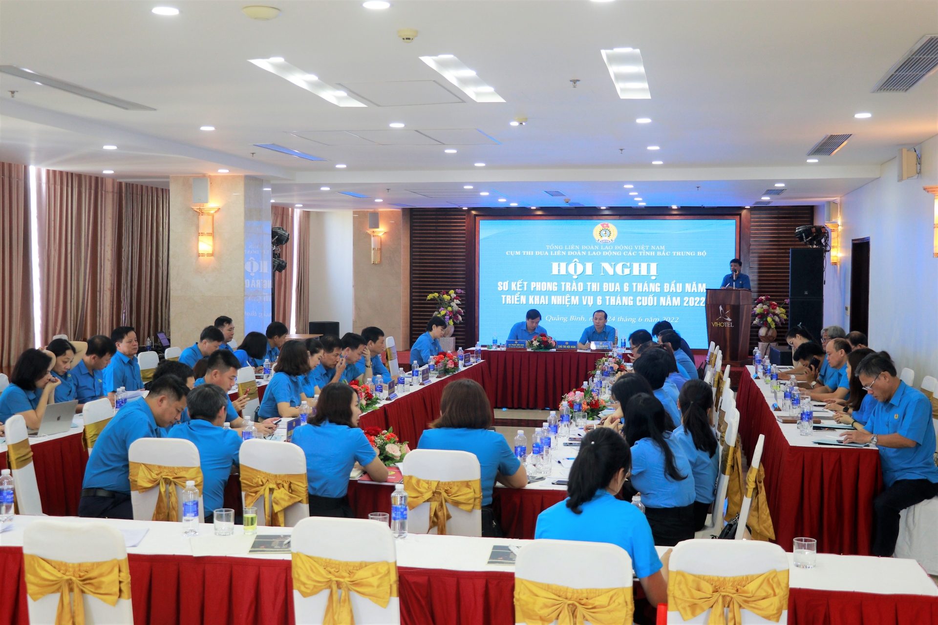 Sơ kết cụm thi đua LĐLĐ các tỉnh Bắc Trung Bộ