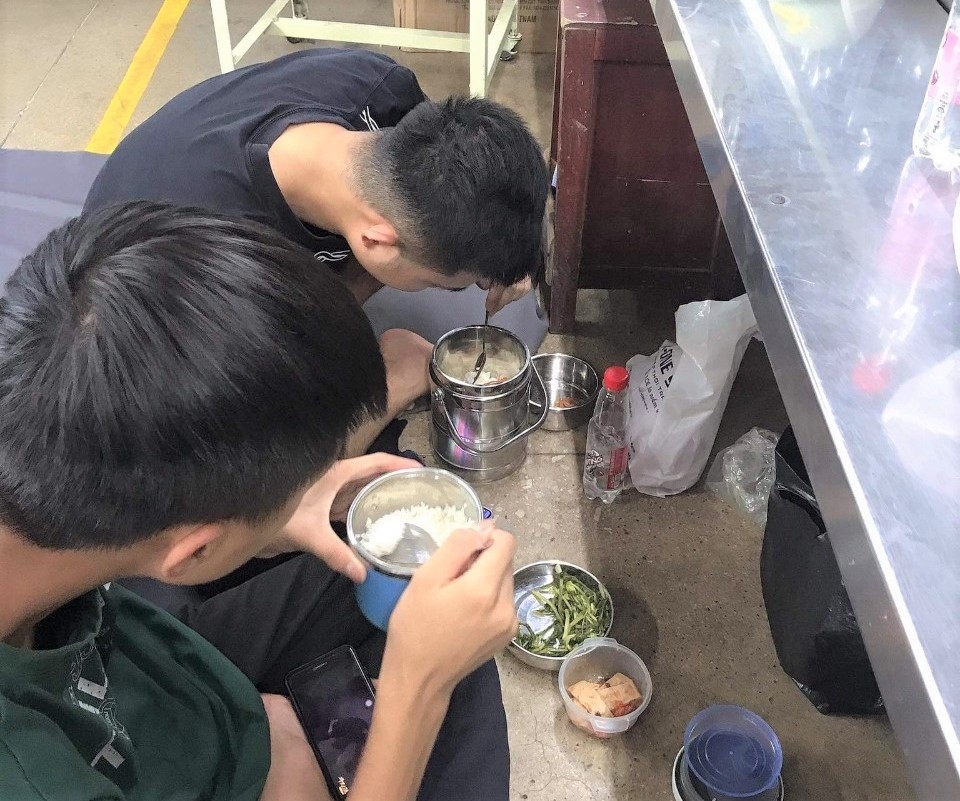 Thanh Hóa: Nhiều bất cập trong tổ chức bữa ăn trưa cho công nhân Thanh Hóa: Nhiều bất cập trong tổ chức bữa ăn trưa cho công nhân
