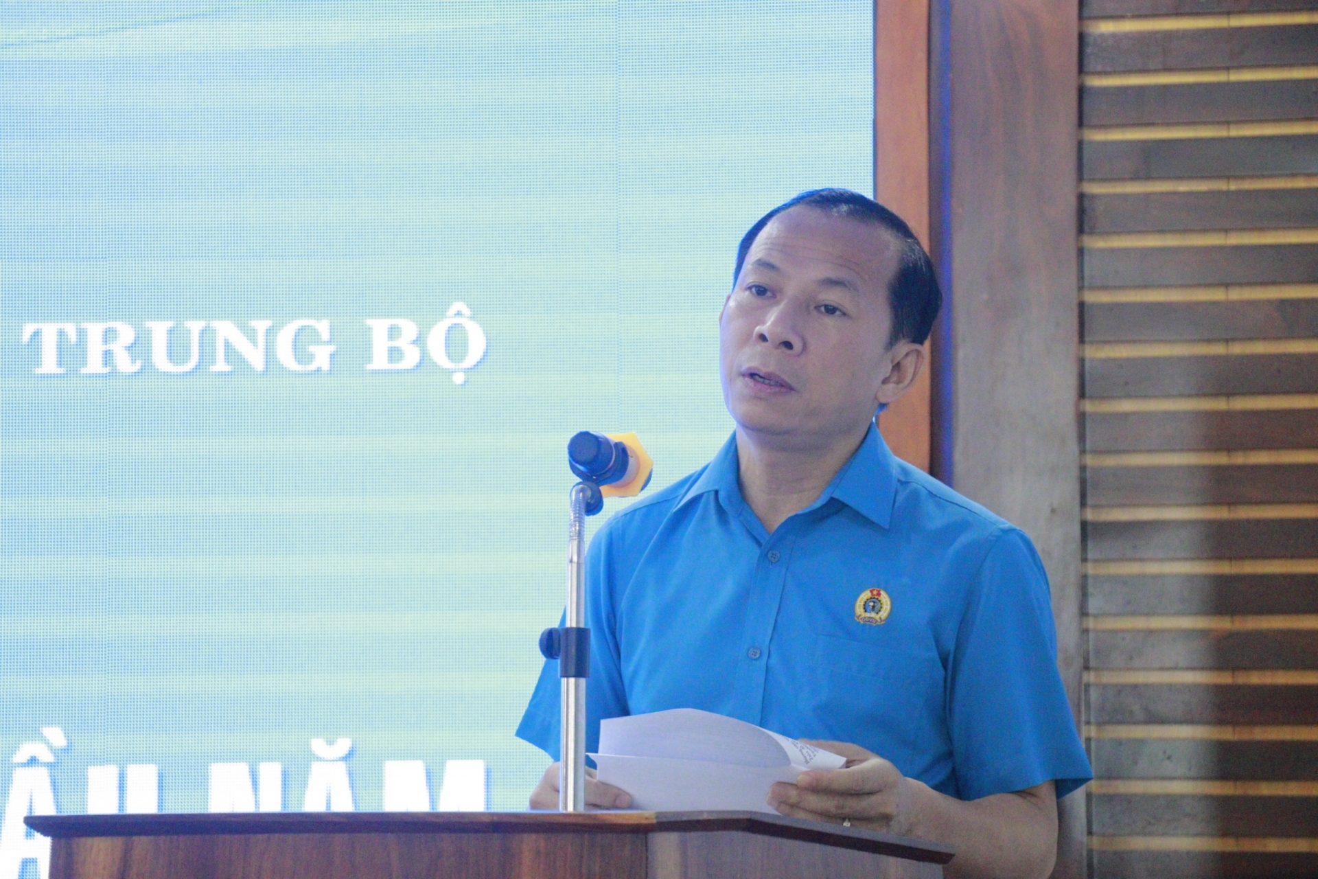 Sơ kết cụm thi đua LĐLĐ các tỉnh Bắc Trung Bộ