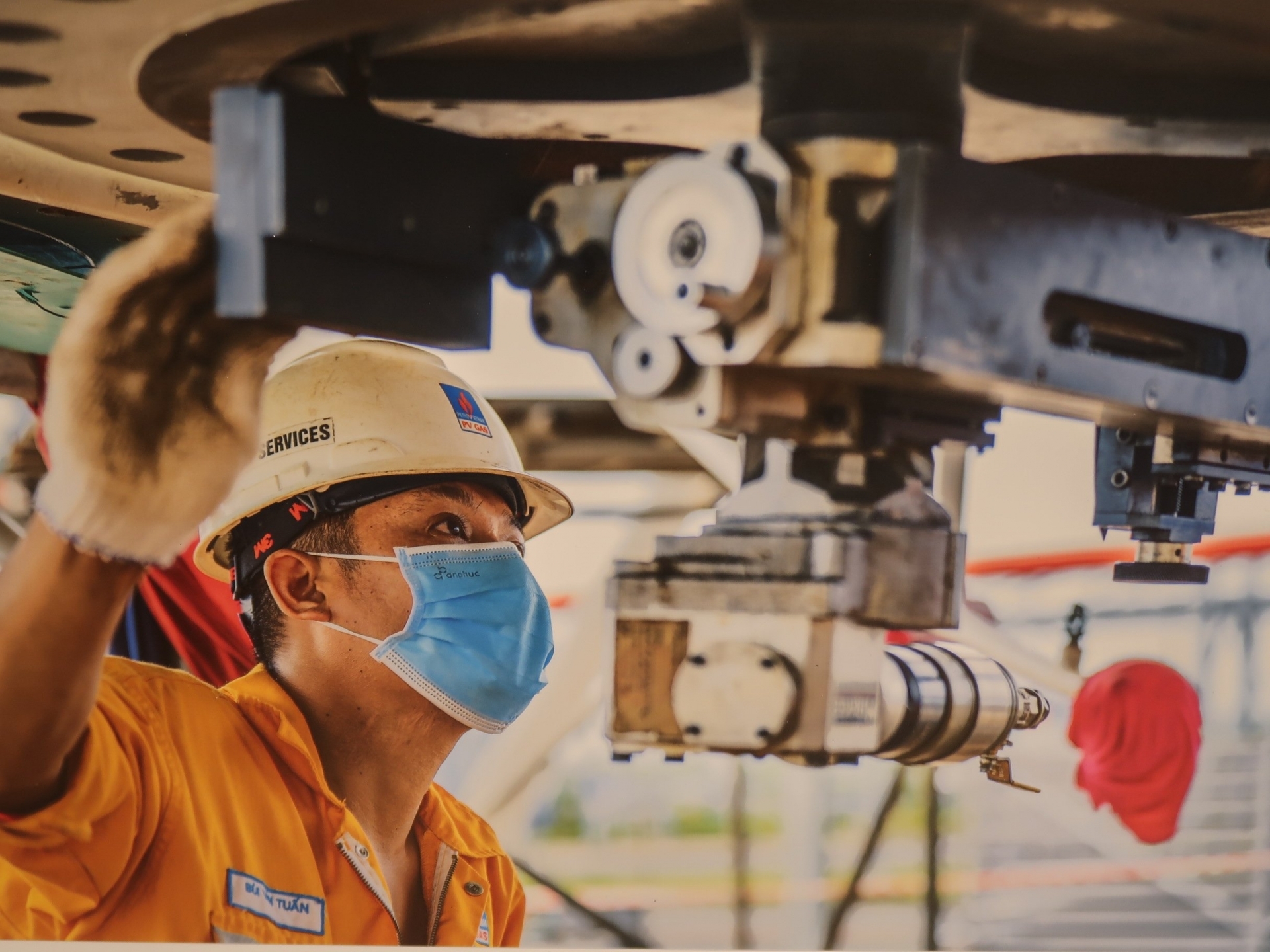 undefined Người lao động ngành Dầu khí: Vượt khó khăn, hăng say đổi mới, sáng tạo