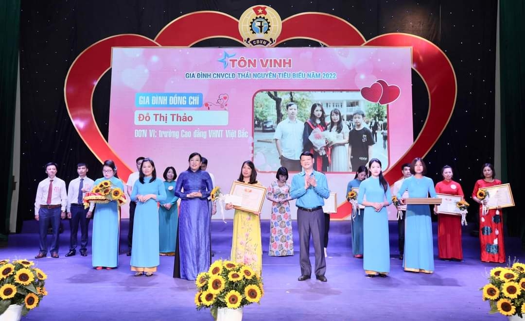 LĐLĐ tỉnh Thái Nguyên biểu dương 30 gia đình CNVCLĐ tiêu biểu LĐLĐ tỉnh Thái Nguyên biểu dương 30 gia đình CNVCLĐ tiêu biểu