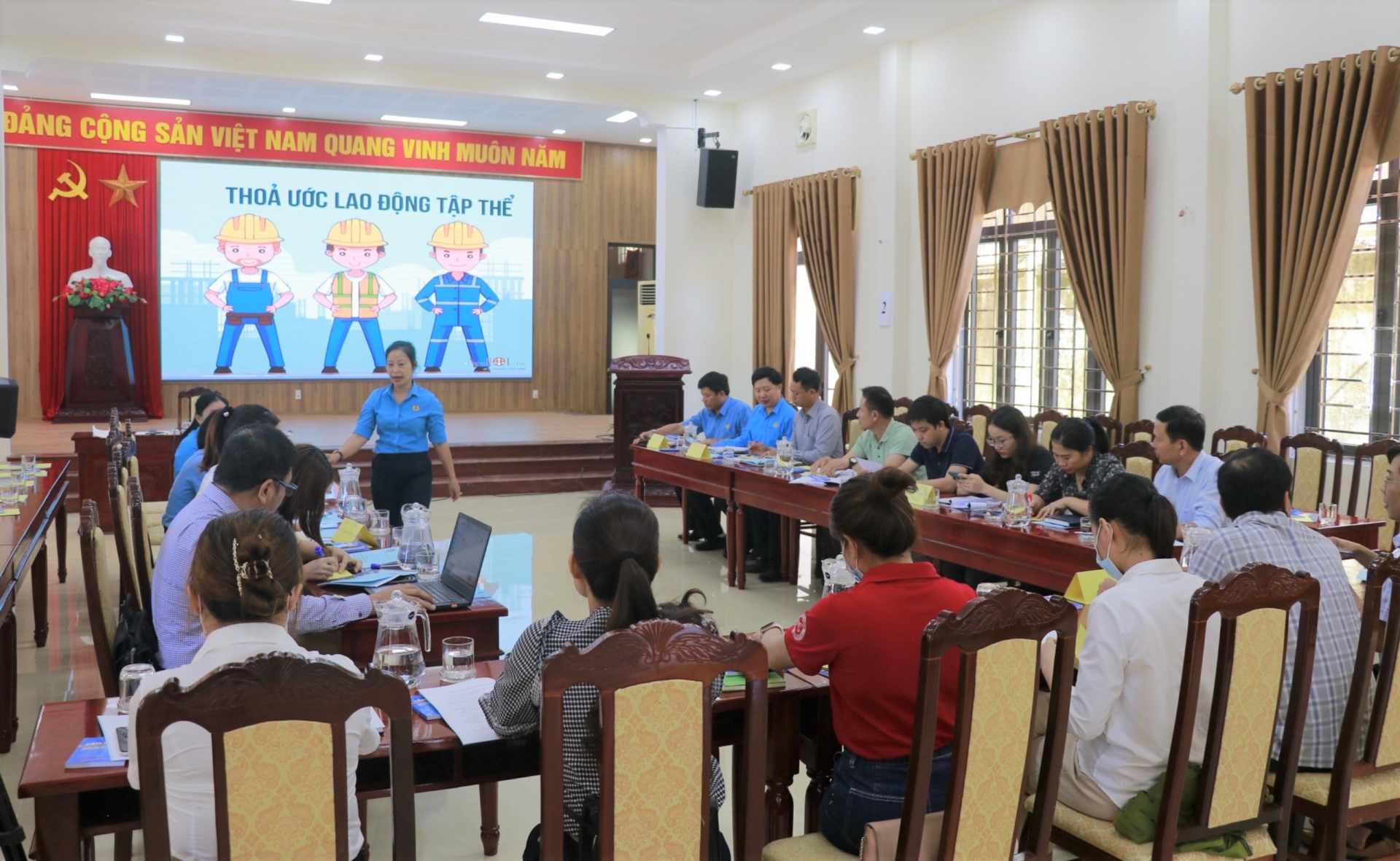 LĐLĐ tỉnh Quảng Trị tập huấn kỹ năng thương lượng TƯLĐTT cho cán bộ công đoàn LĐLĐ tỉnh Quảng Trị tập huấn kỹ năng thương lượng TƯLĐTT cho cán bộ công đoàn