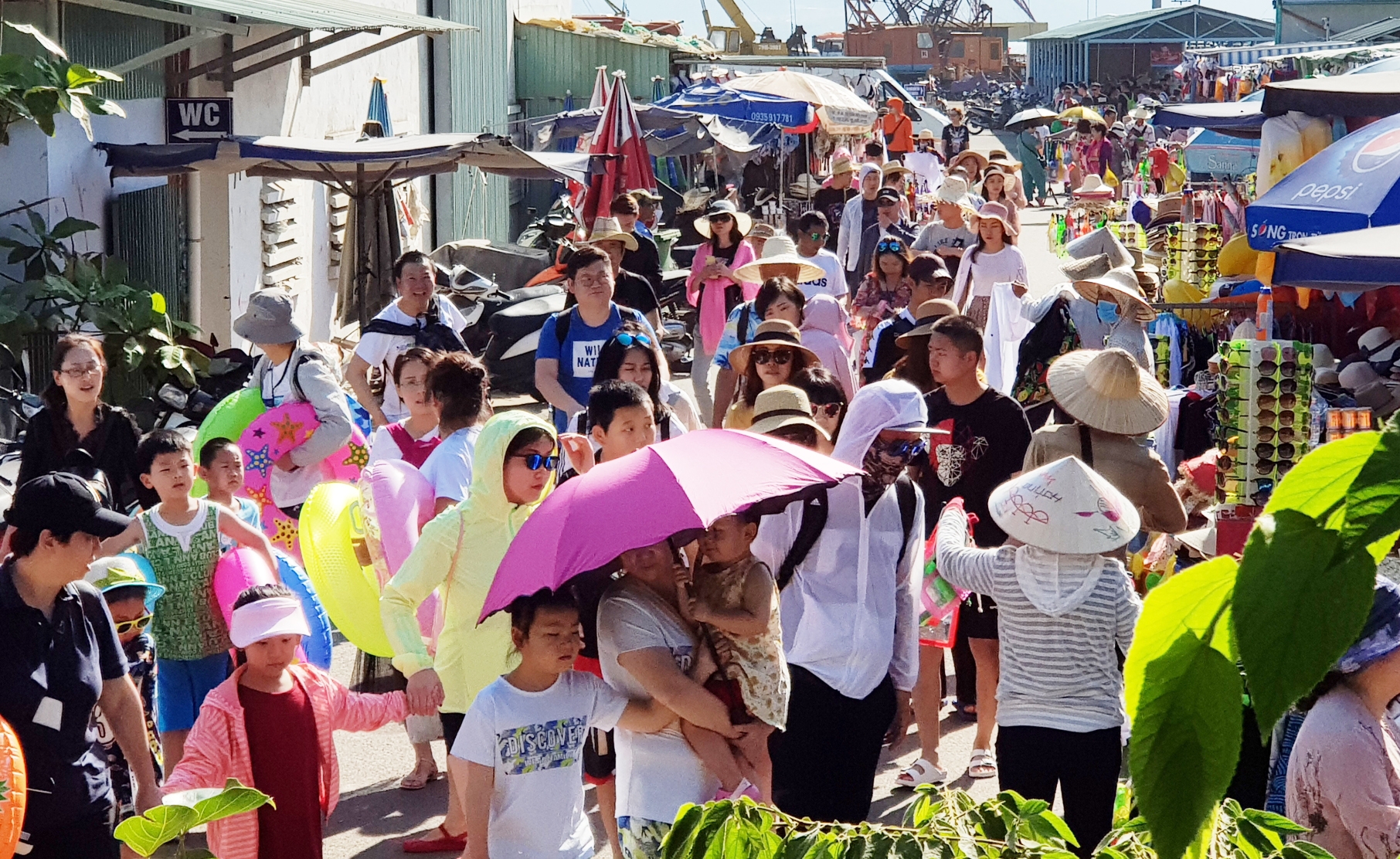 Dẹp nạn “chặt chém” du khách, không thể mãi nương tay