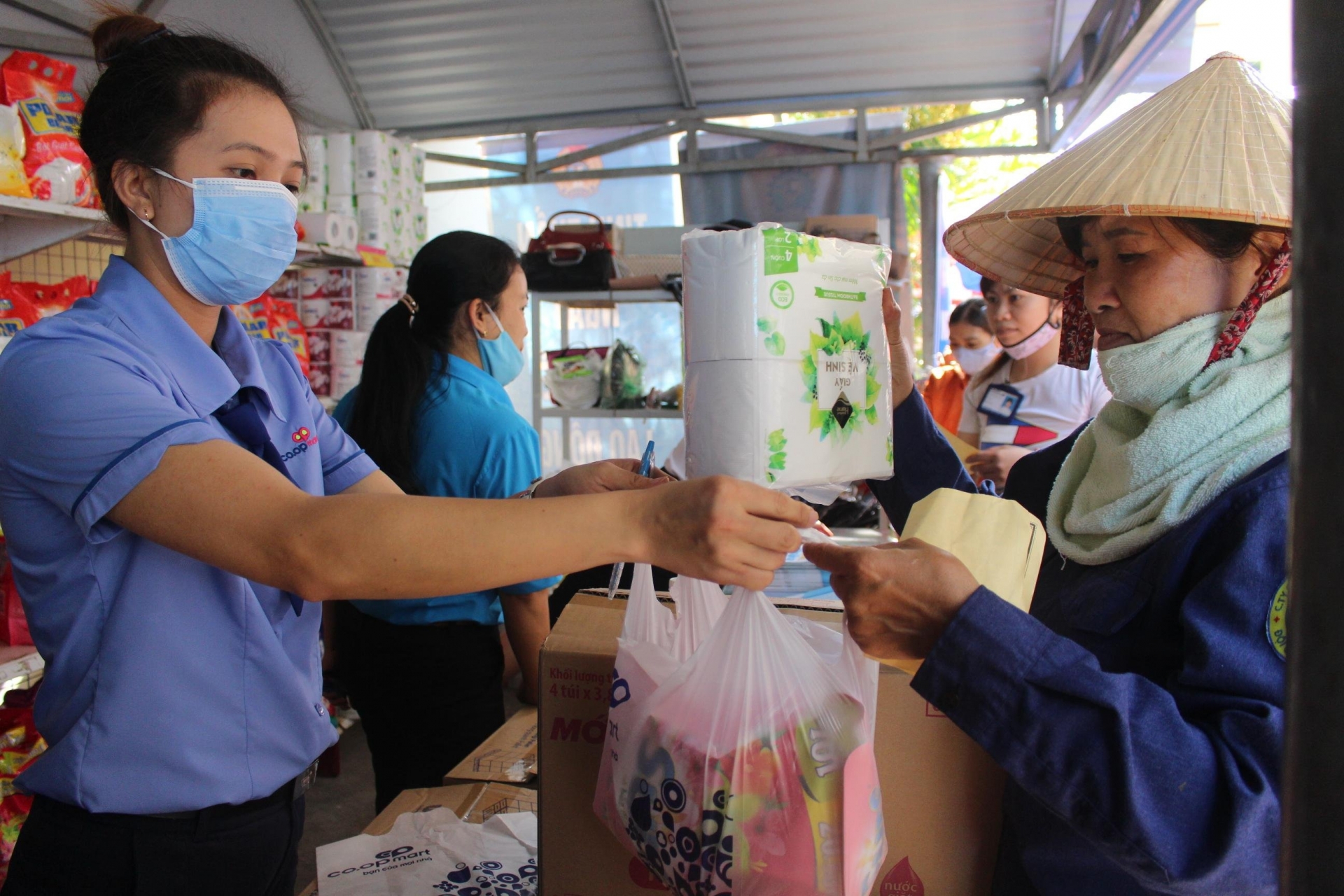 Doanh nghiệp ở Lâm Đồng: Quyết tâm tăng lương cho người lao động từ 1/7