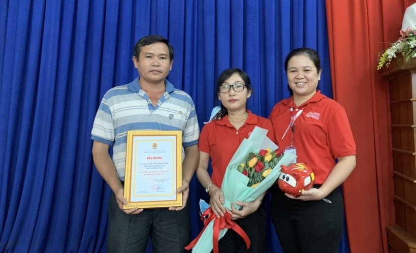 LĐLĐ tỉnh Khánh Hòa biểu dương 19 gia đình CNVCLĐ tiêu biểu