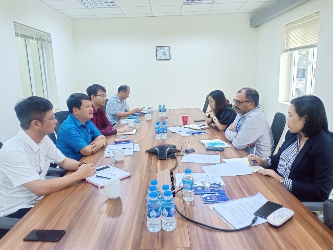 Công nhân hồ hởi đón tin vui tăng lương nhưng vẫn lo ngại “tác động kép” Công nhân hồ hởi đón tin vui tăng lương nhưng vẫn lo ngại “tác động kép”