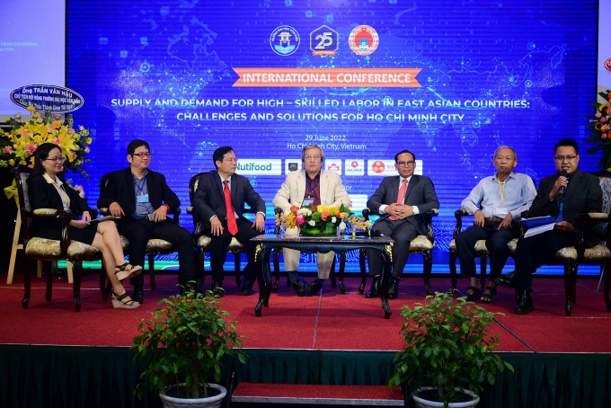 Tìm giải pháp phát triển nguồn nhân lực chất lượng cao Tìm giải pháp phát triển nguồn nhân lực chất lượng cao