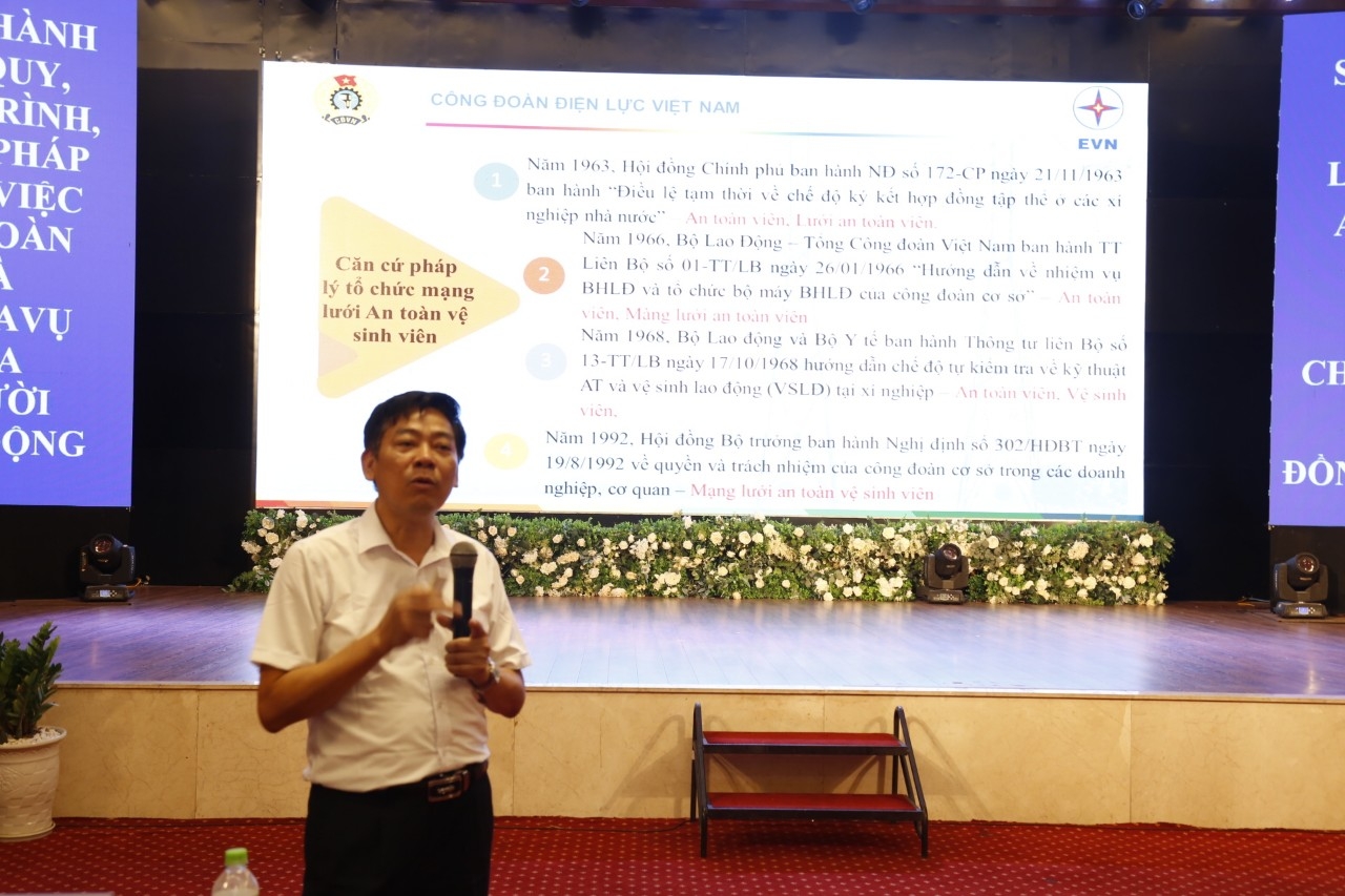 Tập huấn về mạng lưới an toàn vệ sinh viên năm 2022 cho cán bộ công đoàn