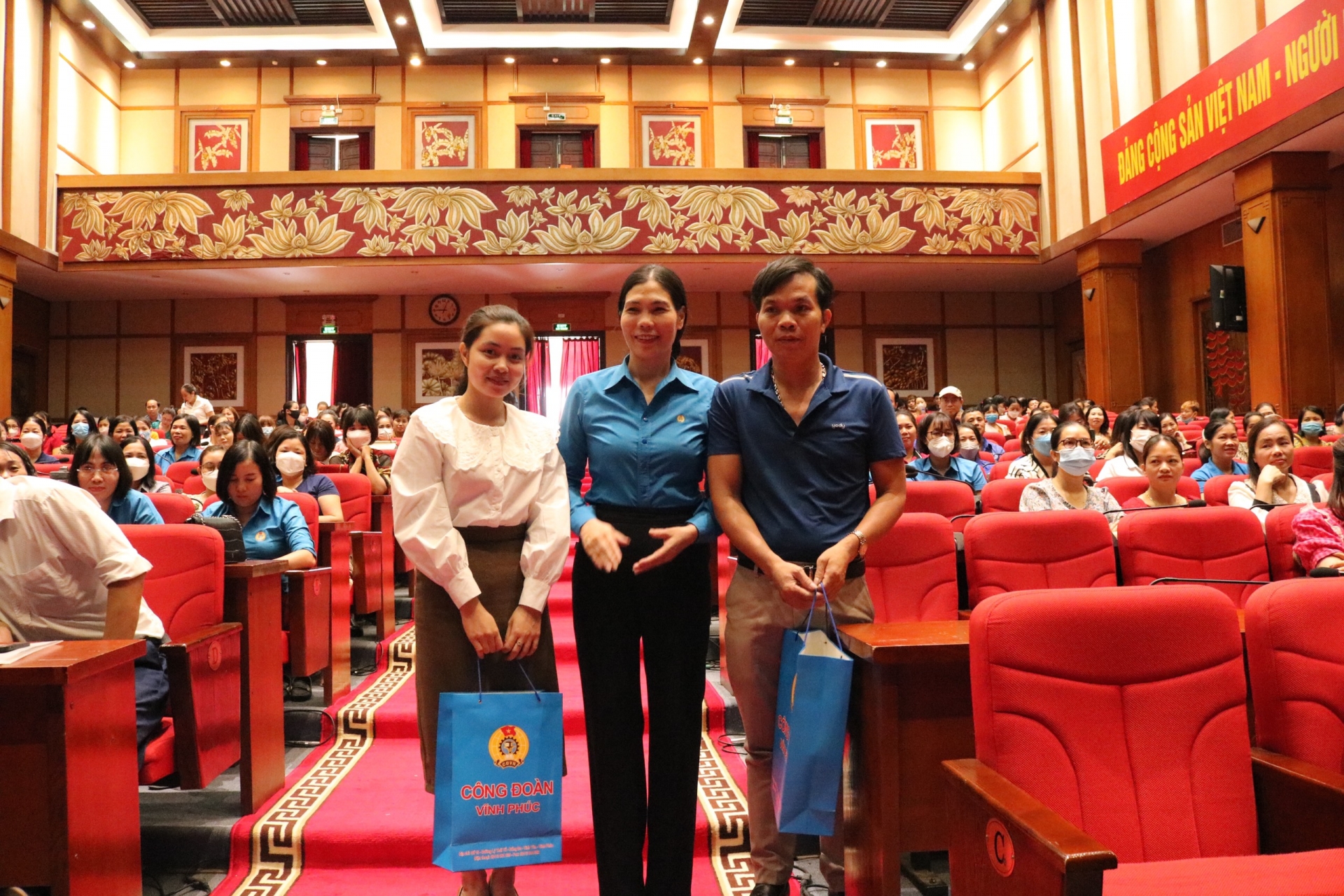 Liên đoàn lao động tỉnh Vĩnh Phúc: Diễn đàn “giữ lửa hạnh phúc – truyền lửa yêu thương” Liên đoàn lao động tỉnh Vĩnh Phúc: Diễn đàn “giữ lửa hạnh phúc – truyền lửa yêu thương”