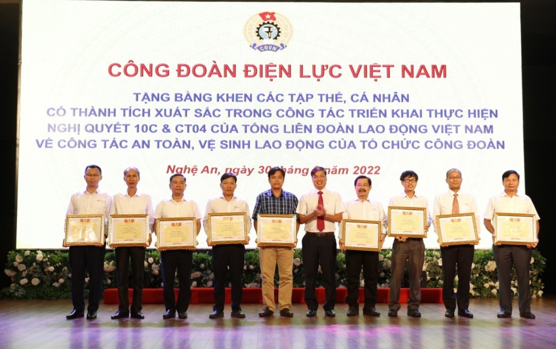 Sơ kết 5 năm thực hiện Nghị quyết 10c/NQ-BCH về công tác ATVSLĐ của tổ chức Công đoàn Sơ kết 5 năm thực hiện Nghị quyết 10c/NQ-BCH về công tác ATVSLĐ của tổ chức Công đoàn