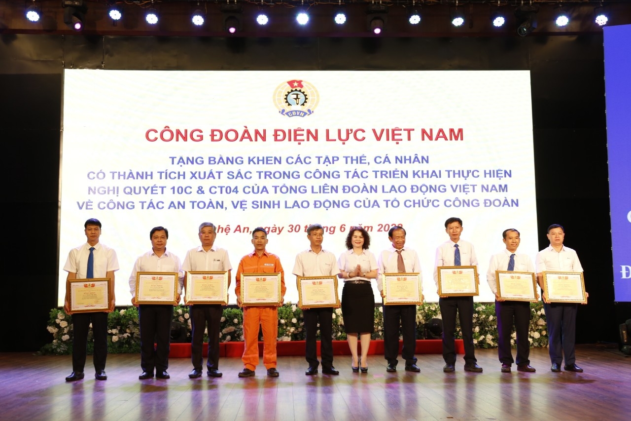 Sơ kết 5 năm thực hiện Nghị quyết 10c/NQ-BCH về công tác ATVSLĐ của tổ chức Công đoàn Sơ kết 5 năm thực hiện Nghị quyết 10c/NQ-BCH về công tác ATVSLĐ của tổ chức Công đoàn