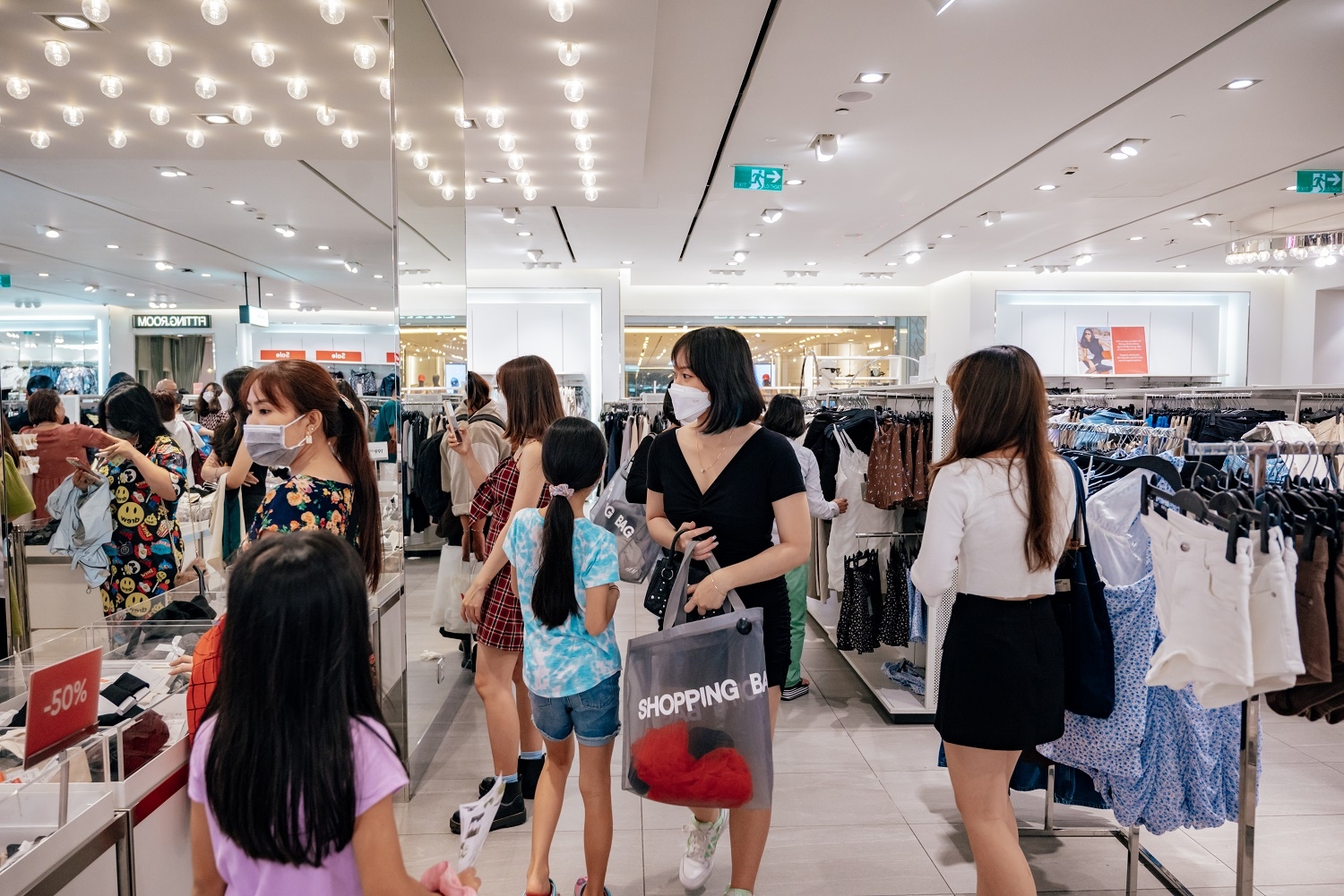 Vincom Red Sale 2022: Mùa mua sắm “hàng hiệu giá hời” lớn nhất mùa hè Vincom Red Sale 2022: Mùa mua sắm “hàng hiệu giá hời” lớn nhất mùa hè