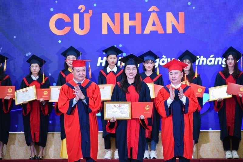 Trường Đại học Công đoàn: Các tân khoa vượt vũ môn, sẵn sàng chinh phục tầm cao mới